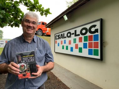 Coordenador do Museu de Logística da ESALQ lança livro 
