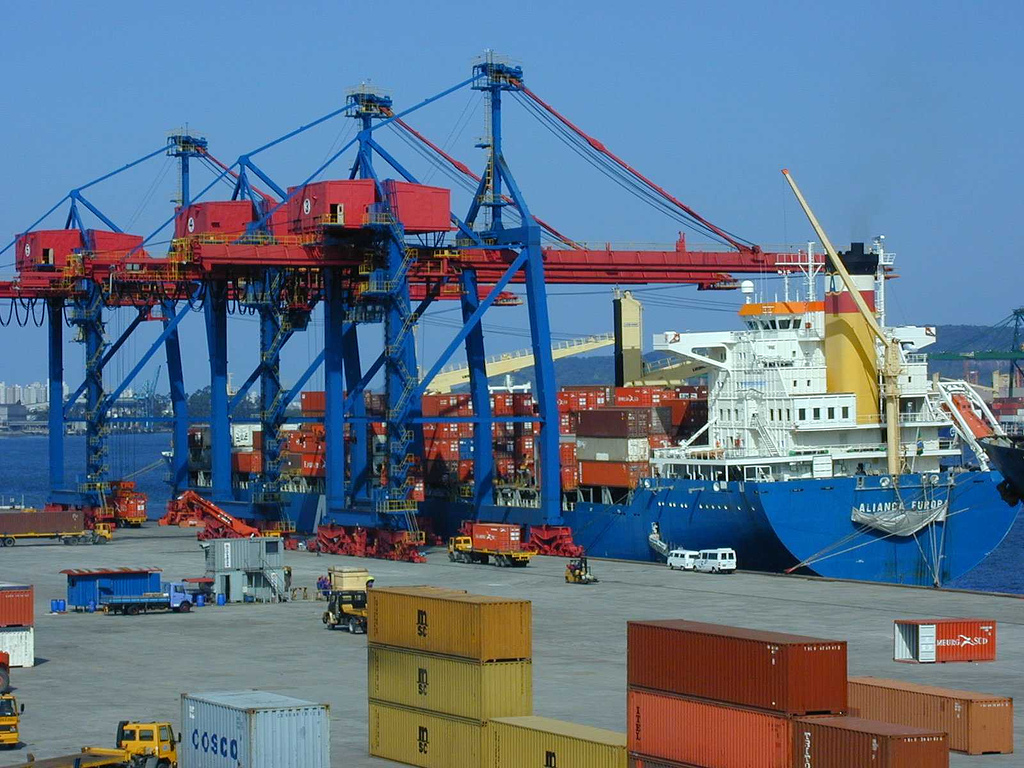 Movimentação portuária cresce 2,4% de janeiro a abril