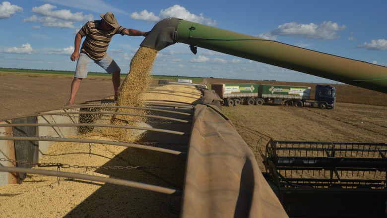 USDA deve elevar projeção de estoques domésticos de grãos em 2015/2016