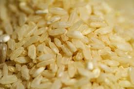 Com safra favorável, arroz e feijão ganham força e podem segurar a inflação
